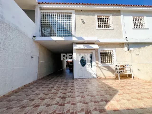Town house en venta con piscina en la Urbanización Coromoto, San Francisco