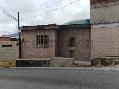 La Pastora vendo ¡Oportunidad! Casa 3 Niveles, 216 m2, 4H/2 ½ B, Sólo $ 45.000