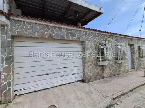 Oportunidad Se Vende Cómoda Casa En José Félix Rivas Maracay 26-21884 Hc