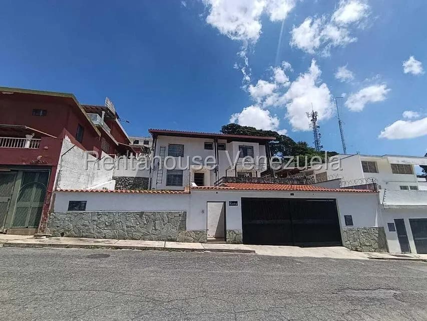 Casa (Multipes Niveles) en Venta en Cumbres de Curumo, Distrito Metropolitano