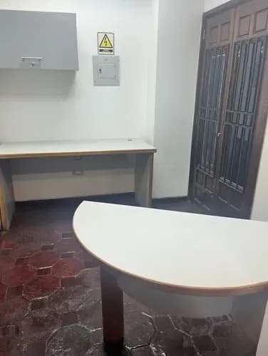 Local En San Martin, Excelente Para Oficina O Comercio Digital, Totalmente Remodelado 3 Ambientes , El Centro Comercial Tiene Vigilancia Las 24 Horas, Amplio Estacioamiento Público, Locales De Interes