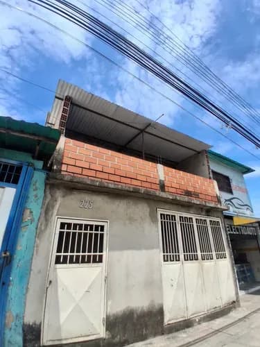 En Venta Casa Con Local Comercial En La Avenida Aragua, Mic01