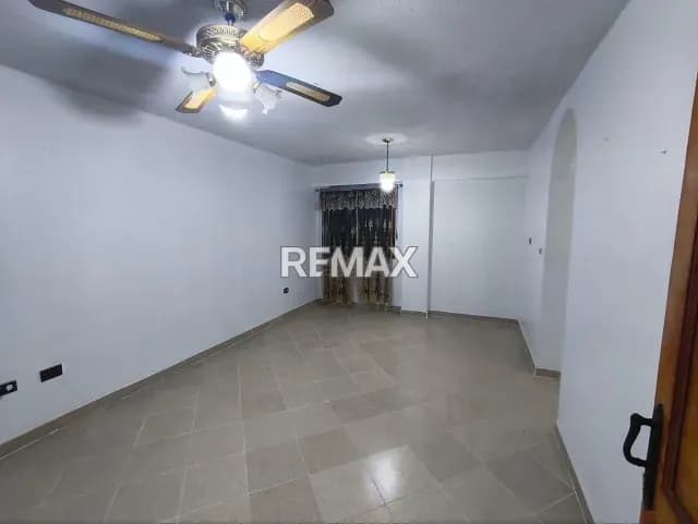 Acogedor apartamento, actualizado a escazos metros de la estación del metro en Ruiz Pineda, ac