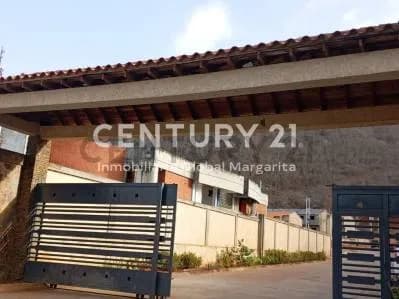 Inmobiliaria global Margarita ofrece para la Venta TH, en el valle
