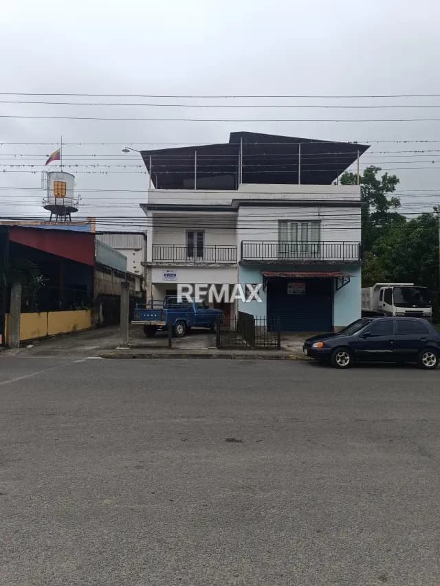 LOCAL COMERCIAL CON APARTAMENTO EN VENTA EN AV ENRIQUE CHAUMER CARIPE MATURIN