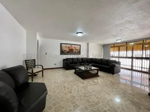 Townhouse En Venta. Los Chorros # 24-19238