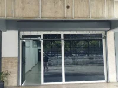Oportunidad para adquirir local comercial en Montalban 2
