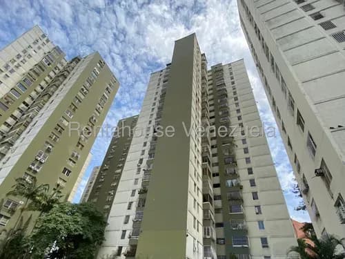 Lld/ Hermoso Apartamento Con Excelente Distribución Y Una Extraordinaria Vista En Los Samanes En Venta 26-16103