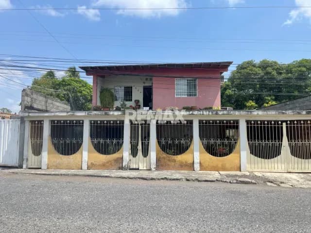 EN VENTA CASA CON LOCAL COMERCIAL, SECTOR CENTRO
