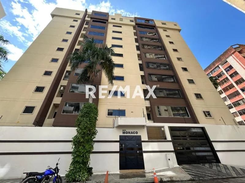 AMPLIO APTO EN LA URB. SAN ISIDRO RES. MONACO