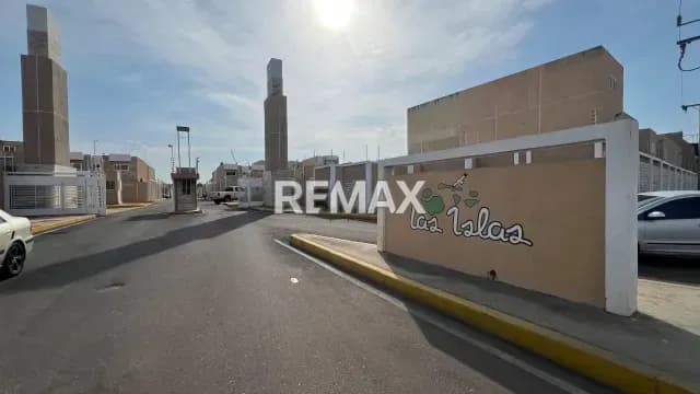 HERMOSO TOWNHOUSE EN ALQUILER AMOBLADO EN C.R. LAS ISLAS ZONA NORTE MARACAIBO AV GUAJIRA