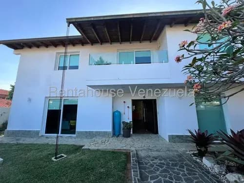 Ma - Casa En Venta En Urb. Colinas Del Tamanaco, Distribución Comodísima, Acabados Impecables Y Un Jardín Hermoso - 26-19690