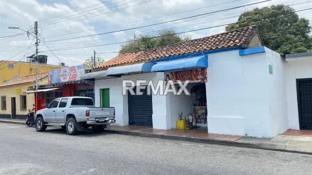 Terreno con Local Comercial