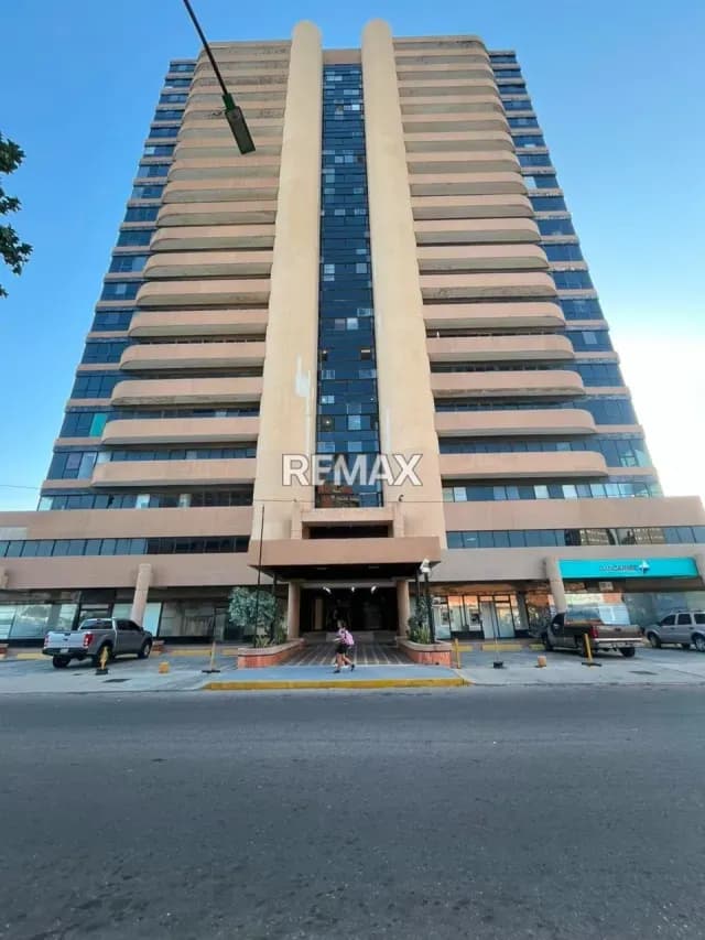 ALQUILER OFICINA TORRE EMPRESARIAL CLARET