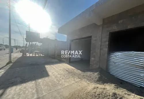 Remax Alquila Local Comercial De 31,5 Metros Cuadrados Obra Blanca En La Avenida Hugo Chavez De Tucacas.