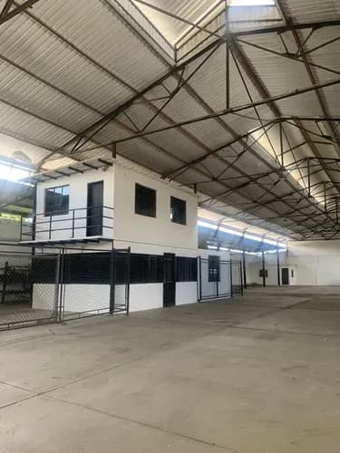 Alquila Galpón En Guacara Edo- Carabobo Consta Con 1612 Mtrs2 4 Oficinas 4 Banos 4 Puestos De Estacionamiento 75 Kva Total, Trifasica. No Tiene Sistema Contra Incendio, An