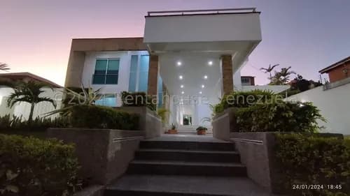 Loma Linda, El Hatillo. Venta Lujosa Casa Mo 25-5244