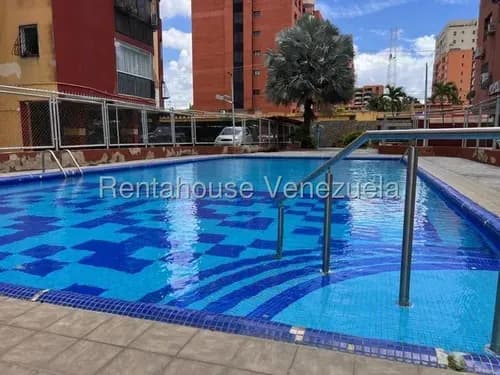 Bello Apartamento En Venta, Remodelado Ubicado En Zona Este De Barquisimeto, Cocina Remodelada, Vigilancia, Áreas Recreativas, Piscina / Edel Vargas Renta House
