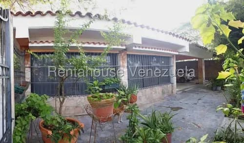 Se Vende Espaciosa Casa Tipo Campestre En San Joaquin - La Castellana (#26-8327) Ubicación Prime, Es La Inversión Ideal Para Tu Familia. Posee Mas De 746mts2 Y 200 M2 De Construcción. Ag Solo Cliente