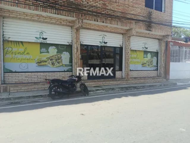 EN ALQUILER LOCAL COMERCIAL DE 88 METROS CUADRADOS EN TUCACAS.