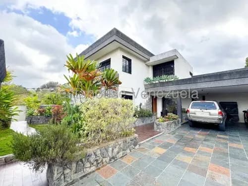 Tg Casa En Venta En Los Naranjos Del Cafetal, 991 Mt2 De Terreno En Calle Cerrada, Jardín, Piscina 26-16713