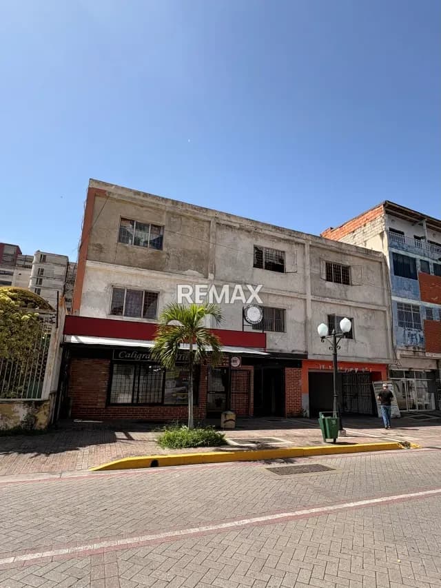 En venta Edificio de 3 niveles ubicado en pleno casco histórico de barquisimeto