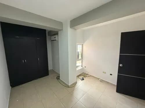 Confortable Apartamento De 59 M2 Totalmente Amoblado En Piso 9 Con Balcón, Tres Aires Split, Un Puesto Techado Y Pozo Propio Residencias Sun Suites, Urbanización Palma Real, Mañongo Cl-ptn