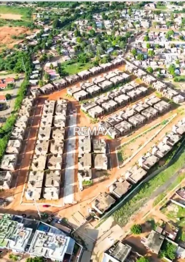 Se vende townHouse (semi gris), ubicado en Av. Fuerzas Armadas. Hato norte country club