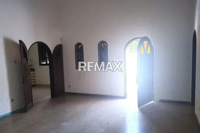 CASA COMERCIAL EN EL SECTOR SANTA MARIA, ZONA ESTE