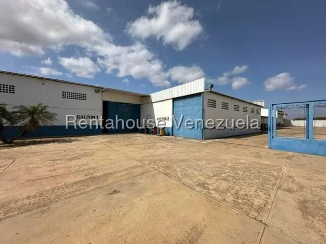 Comercial (Galpon - Deposito) en Alquiler en Intercomunal Coro La Vela, Falcon