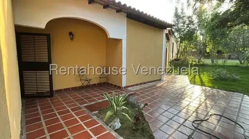 Maritza Lucena Vende Hermosa Casa En Los Rastrojos Cabudare, Encontrarás El Balance Perfecto Entre Comodidad Moderna Y Calidad De Vida.