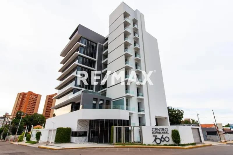 VENTA OFICINA EN EDIFICIO TORRE 70-60