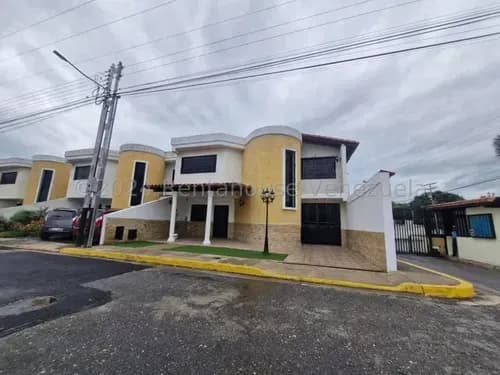 Las Carolinas Ii Turmero Venta De Hermoso Townhouse Llame Y Hablemos Gbf 25-795