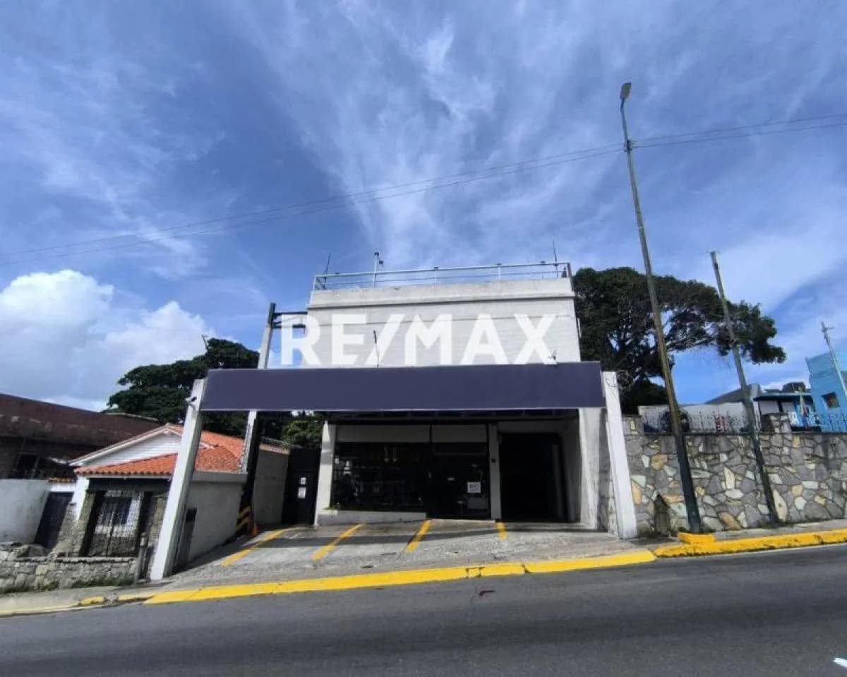 Se Vende Casa Comercial en Mariperez Av. Principal