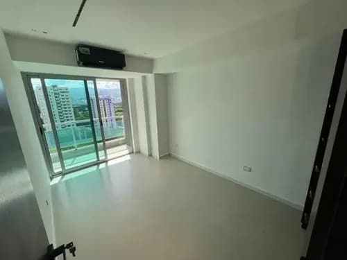 Espectacular Apartamento Remodelado De 80,80 M2 Con Balcón, Excelentes Amenidades Y Dos Puestos Techados Exclusivo Conjunto Residencial En La Zona Norte D-rm