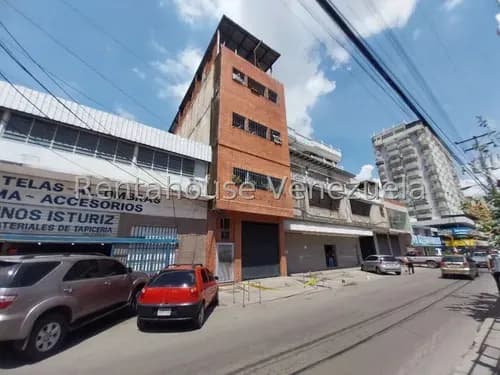 Edificio Comercial En Venta En El Centro En Maracay 26-12129 Irrr