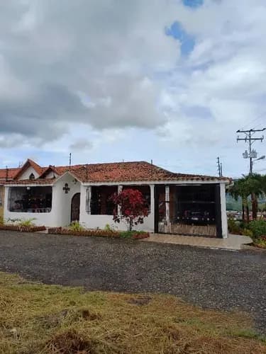 Casa (un Solo Nivel) En Venta Urb Villa Granadina Av Ula, (cerca A Av Los Agustinos) Pueblo Nuevo San Cristóbal Mg641