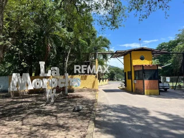 En venta TERRENO PLANO en la Urbanización LAS MOROCHAS.