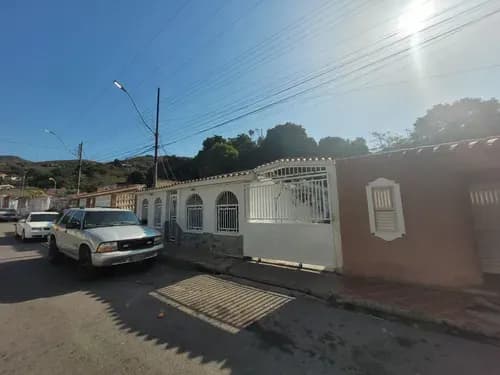 Hermosa Casa En Venta En Fundacion Pozuelos, Puerto La Cruz. Aa