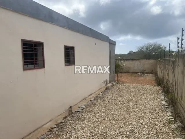 CASA PRIVADA EN GUACUCO, CON ESTILO RÚSTICO, CON CERCADO ELÉCTRICO PERIMETRAL Y CON POTENCIAL PARA EXPANSIÓN!