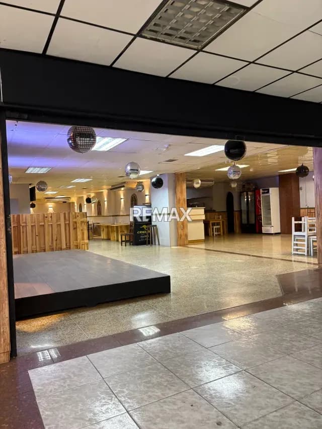 En Alquiler Local Comercial en la Urbina