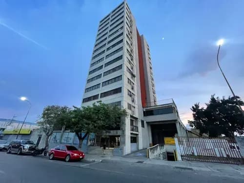 Oficina Edif. La Aguja Av. 20 | Amplios Espacios | Con Vista