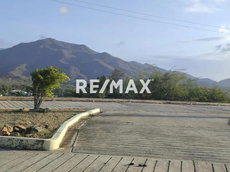 GRAN TERRENO EN SECTOR LA FUENTE, SANTA ANA, EN LA ISLA DE MARGARITA