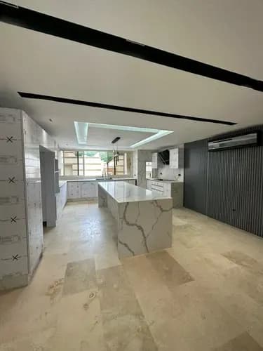 Venta De Exclusivo Townhouse En Resd. Mykonos Tzas. Del Country 360 M2 En 3 Niveles Totalmente Remodeladoplanta Eléctrica Totalpozo De Agua Maletero Acceso Vigilado Las 24 Hora 3 Anillos. Rg