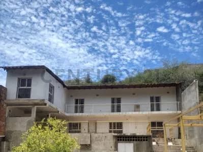 Casa amplia para terminar a tu gusto para posada o familiar