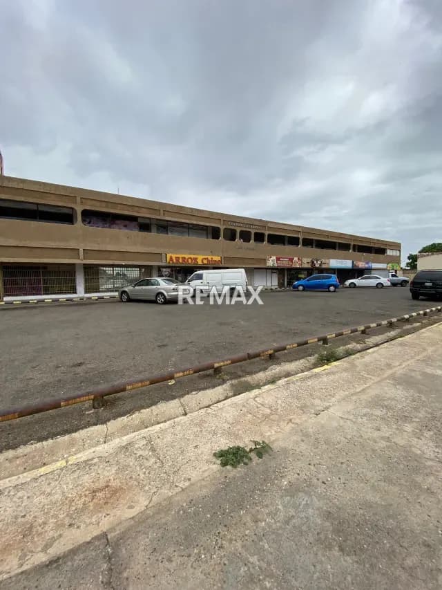 Local en C.C Las Tunas, Sector Las Lomas. En Alquiler