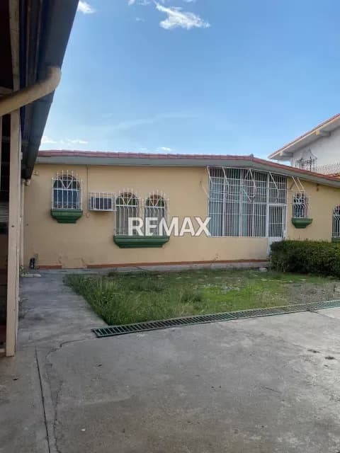 En Venta Casa Urb. 5 de Diciembre