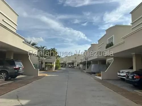 M&n Vende Bellisima Casa En Conjunto Privado De Alta Gama Ubicado Al Este De Barquisimeto: 2 6 - 8 2 0 6
