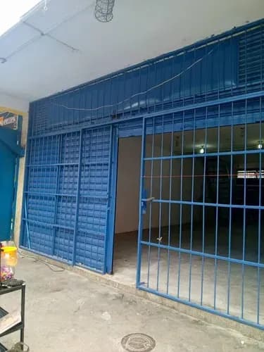 Johana Lazaro Alquila Local Comercial Ubicado Justo Frente Plaza Bolívar De Guacara, Zona De Gran Movimiento Y Visibilidad. **solo Clientes**
