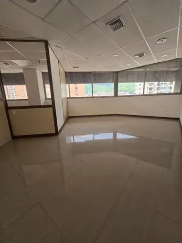 Alquiler De Amplia Oficina En La Av. Rómulo Gallego!. (a.v)